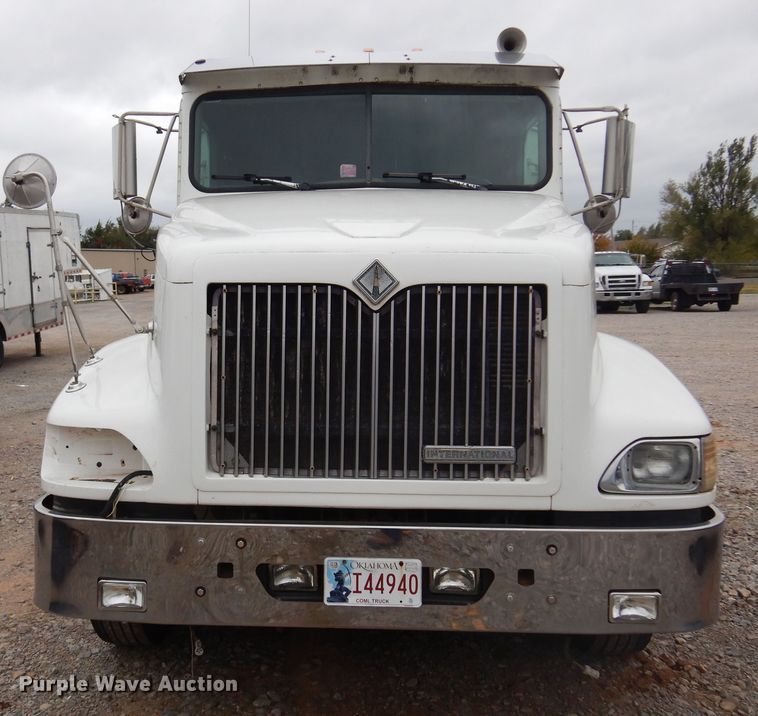 image for item JJ9913 1998 International 9200  semi truck