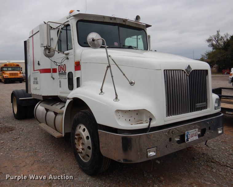 image for item JJ9913 1998 International 9200  semi truck