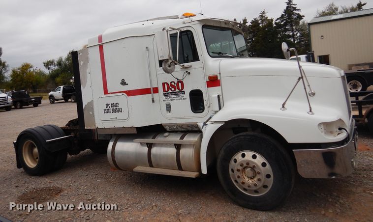 image for item JJ9913 1998 International 9200  semi truck