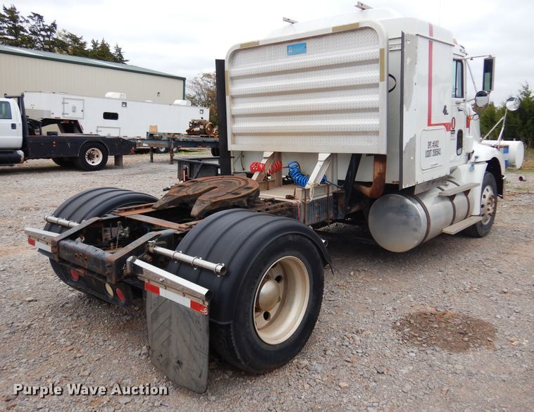 image for item JJ9913 1998 International 9200  semi truck