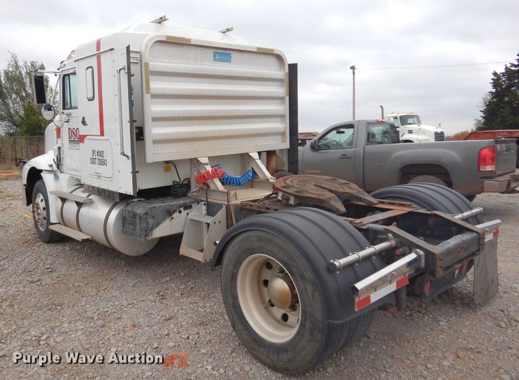 image for item JJ9913 1998 International 9200  semi truck