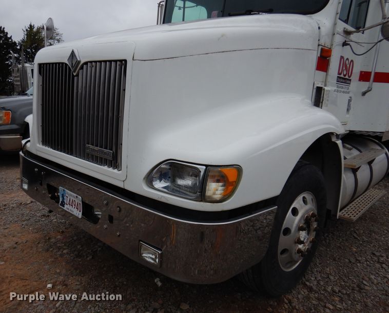 image for item JJ9913 1998 International 9200  semi truck