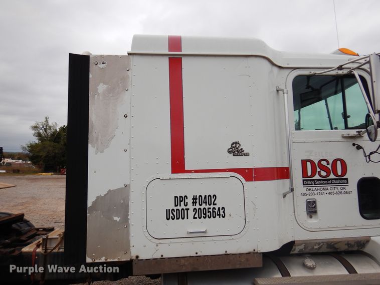 image for item JJ9913 1998 International 9200  semi truck