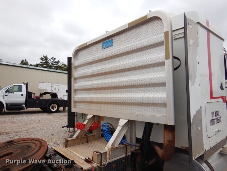 image for item JJ9913 1998 International 9200  semi truck