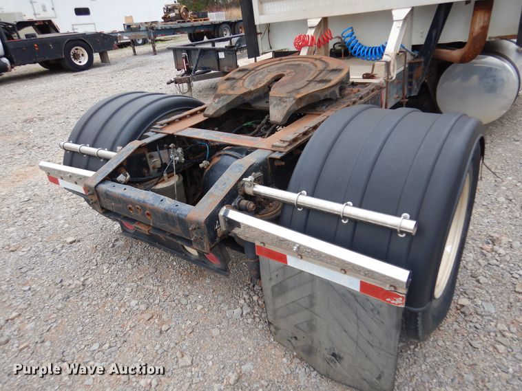 image for item JJ9913 1998 International 9200  semi truck