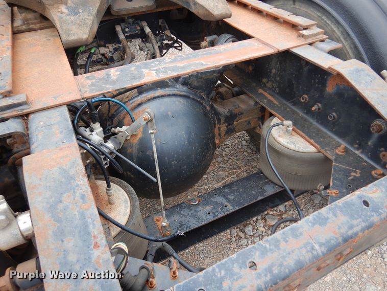 image for item JJ9913 1998 International 9200  semi truck