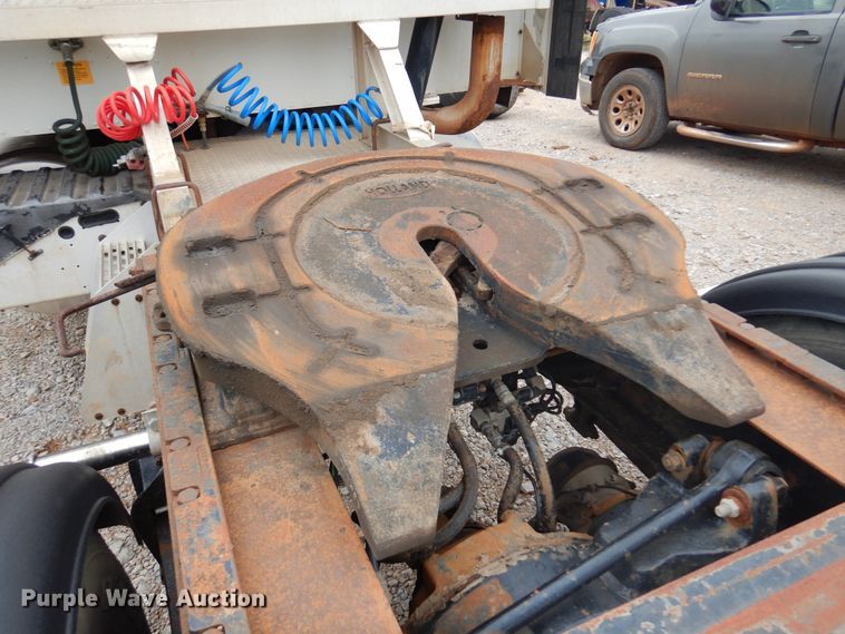 image for item JJ9913 1998 International 9200  semi truck