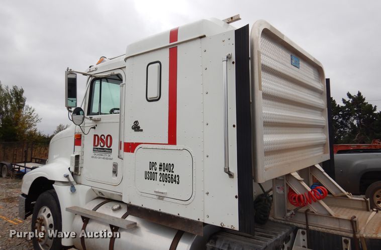 image for item JJ9913 1998 International 9200  semi truck