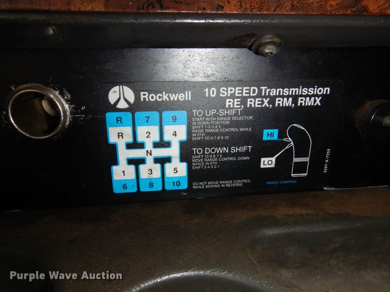 image for item JJ9913 1998 International 9200  semi truck