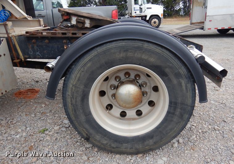 image for item JJ9913 1998 International 9200  semi truck