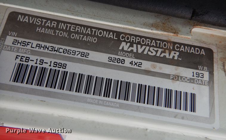 image for item JJ9913 1998 International 9200  semi truck