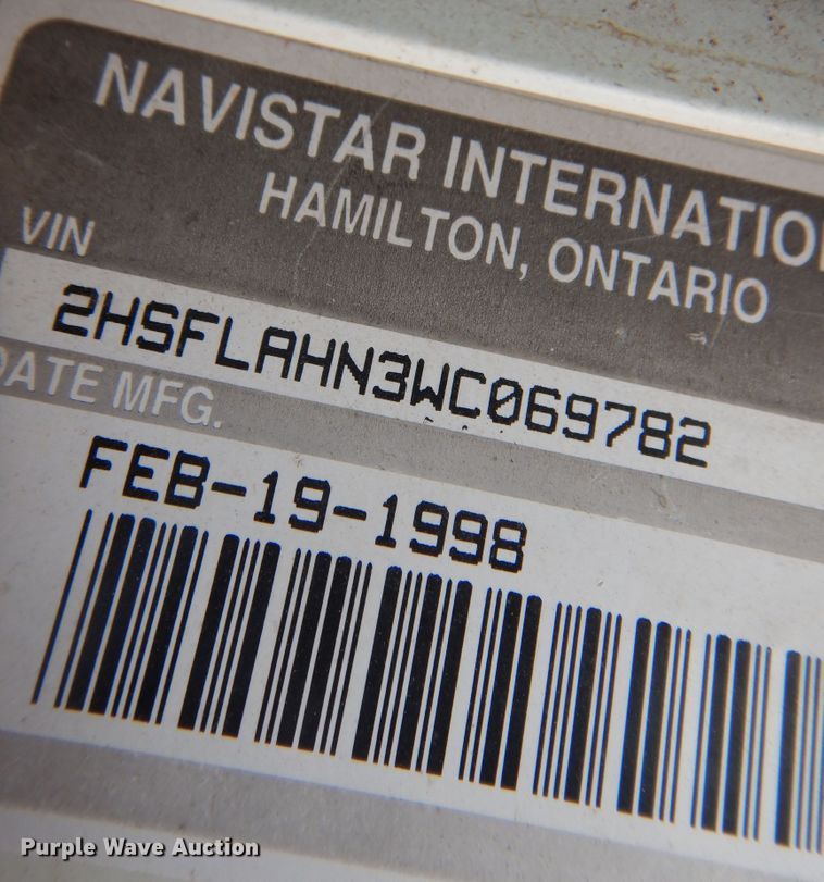 image for item JJ9913 1998 International 9200  semi truck