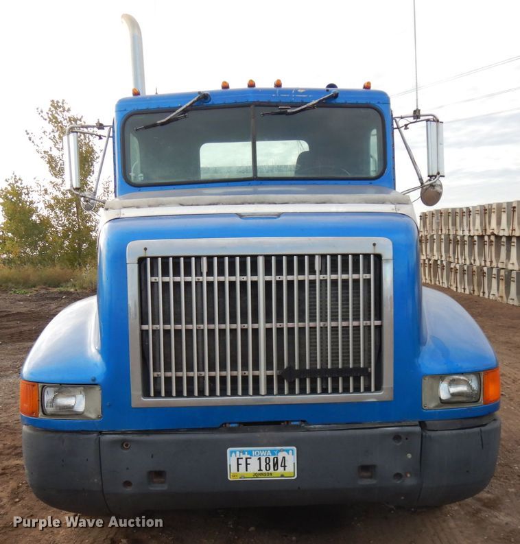 image for item JS9478 1993 International 9200  semi truck