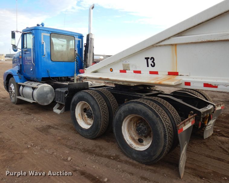 image for item JS9478 1993 International 9200  semi truck