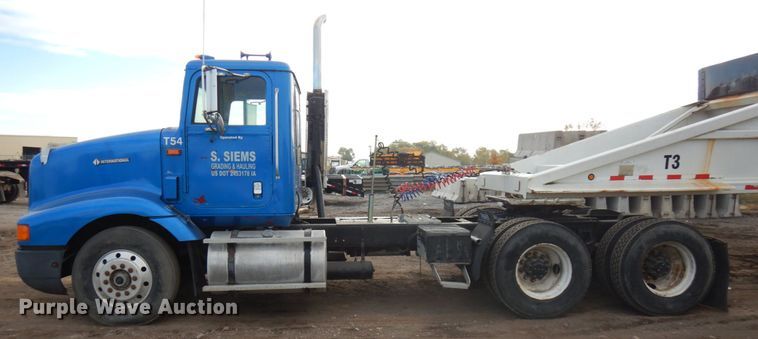 image for item JS9478 1993 International 9200  semi truck