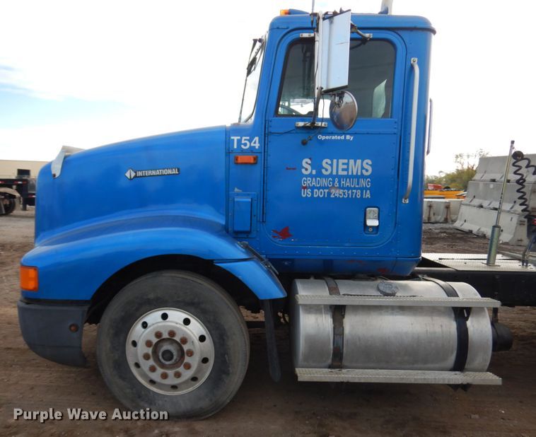 image for item JS9478 1993 International 9200  semi truck
