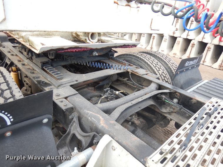 image for item JS9478 1993 International 9200  semi truck