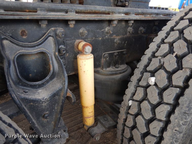 image for item JS9478 1993 International 9200  semi truck