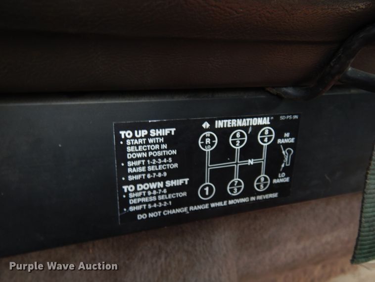 image for item JS9478 1993 International 9200  semi truck