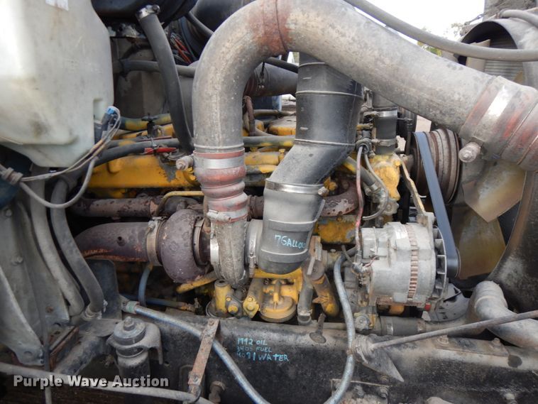 image for item JS9478 1993 International 9200  semi truck