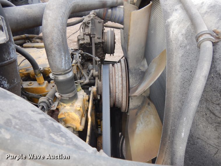 image for item JS9478 1993 International 9200  semi truck