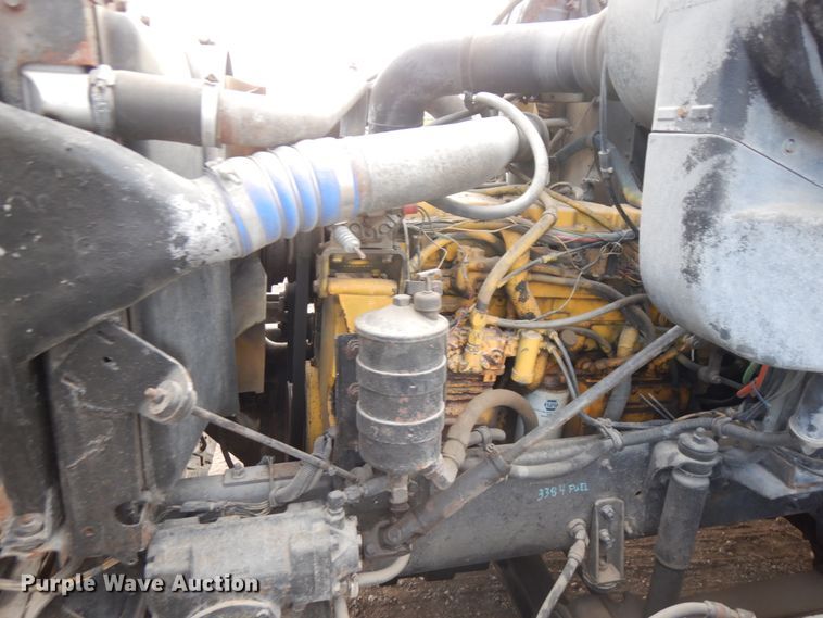 image for item JS9478 1993 International 9200  semi truck