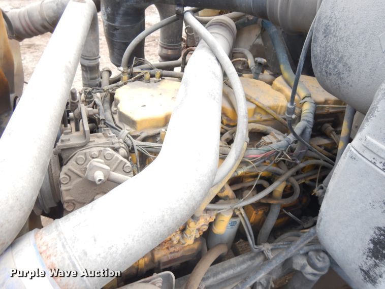 image for item JS9478 1993 International 9200  semi truck