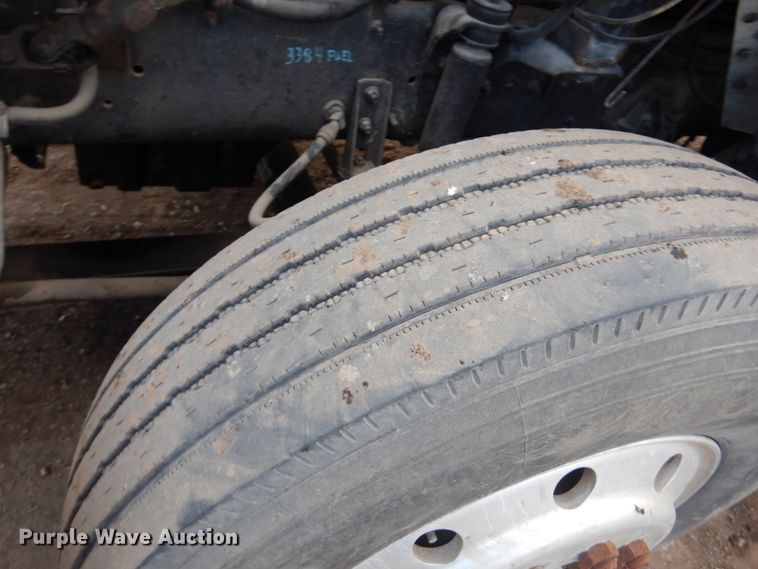 image for item JS9478 1993 International 9200  semi truck