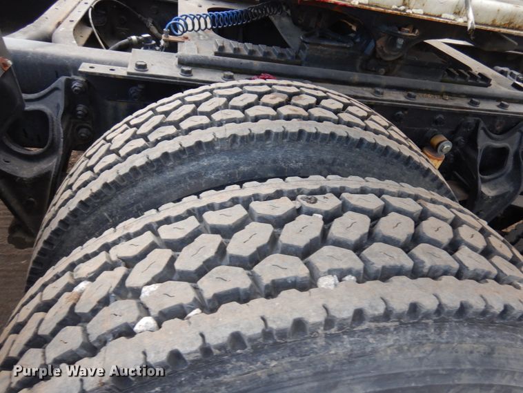 image for item JS9478 1993 International 9200  semi truck