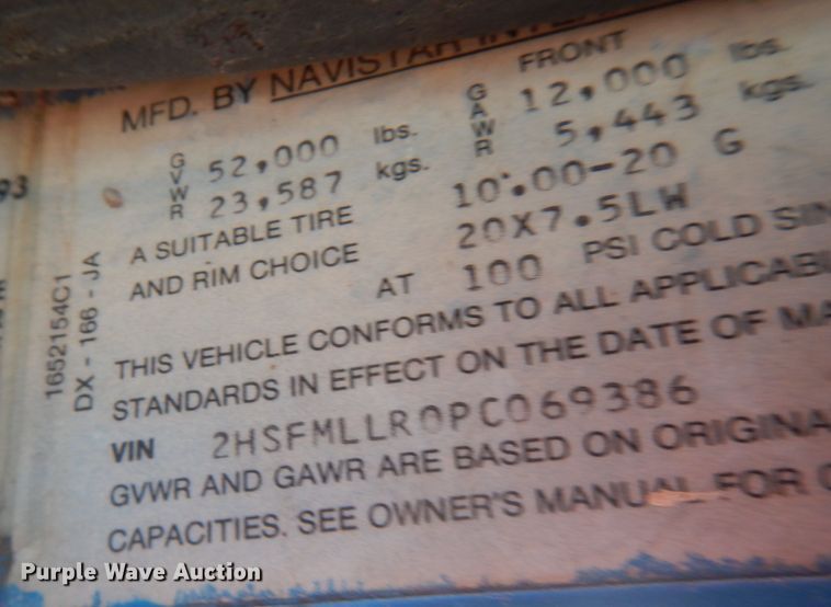 image for item JS9478 1993 International 9200  semi truck