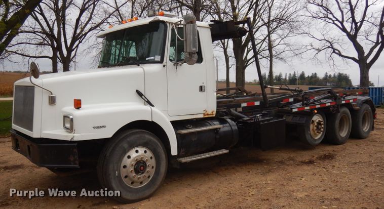 image for item JS9538 1999 Volvo WG  roll-off container truck