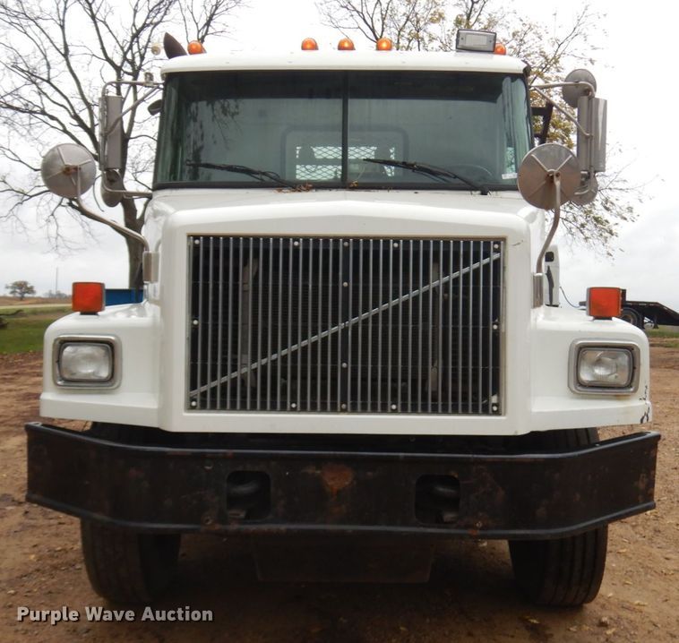 image for item JS9538 1999 Volvo WG  roll-off container truck