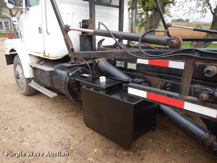 image for item JS9538 1999 Volvo WG  roll-off container truck