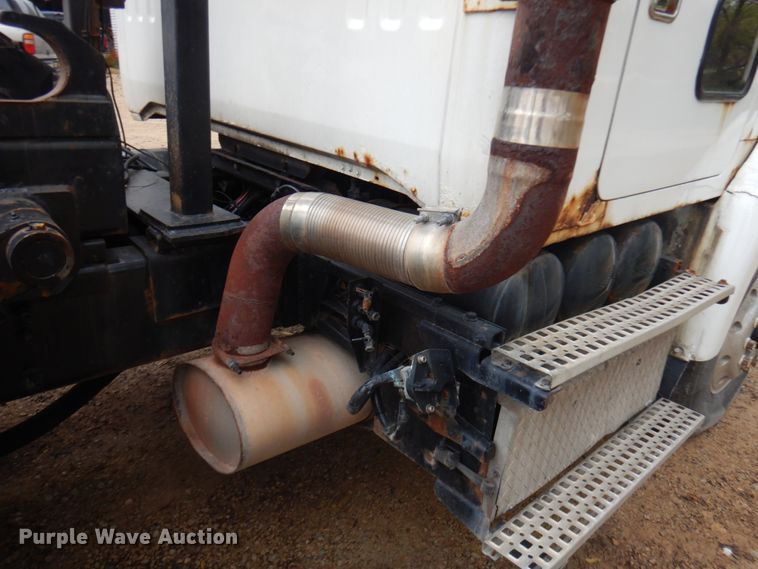 image for item JS9538 1999 Volvo WG  roll-off container truck