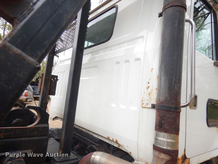 image for item JS9538 1999 Volvo WG  roll-off container truck