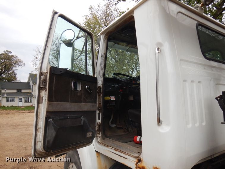 image for item JS9538 1999 Volvo WG  roll-off container truck