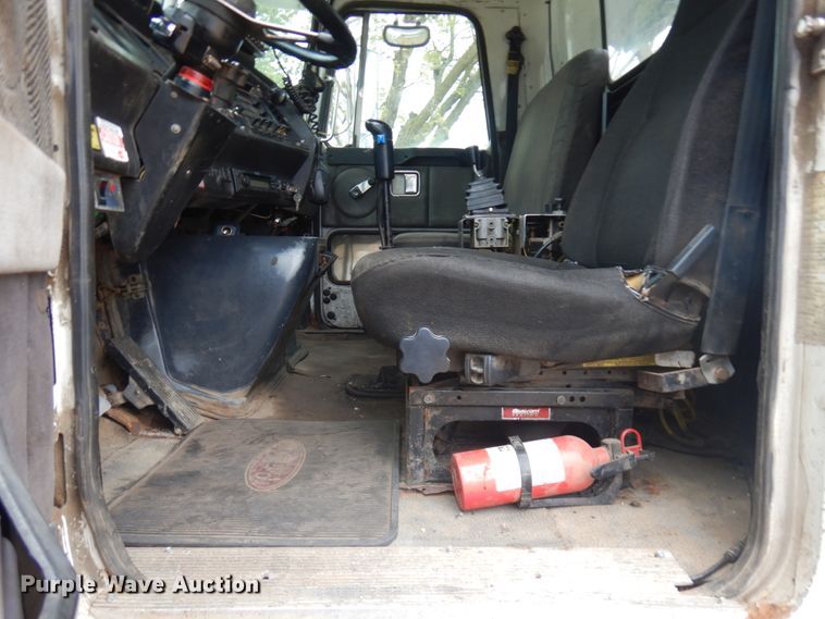 image for item JS9538 1999 Volvo WG  roll-off container truck