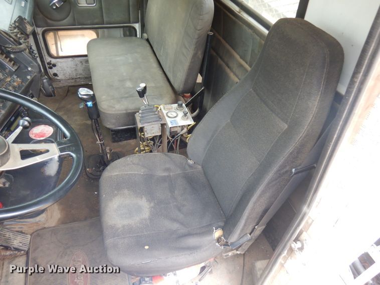 image for item JS9538 1999 Volvo WG  roll-off container truck