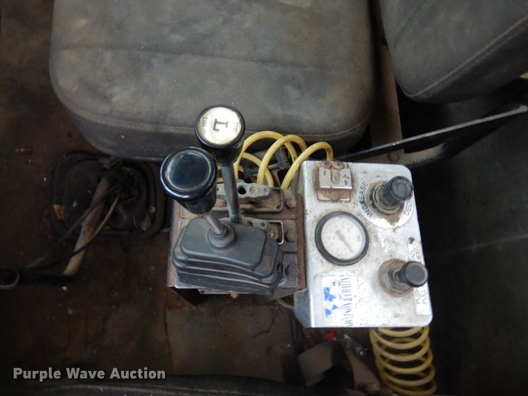 image for item JS9538 1999 Volvo WG  roll-off container truck