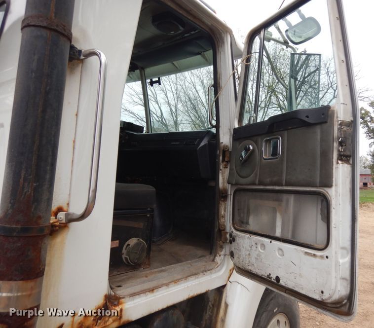 image for item JS9538 1999 Volvo WG  roll-off container truck