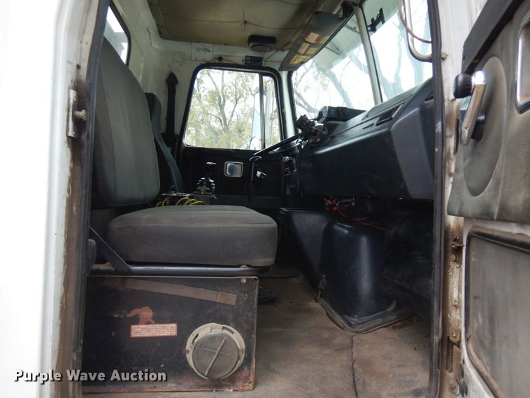 image for item JS9538 1999 Volvo WG  roll-off container truck