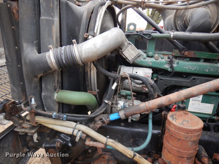 image for item JS9538 1999 Volvo WG  roll-off container truck