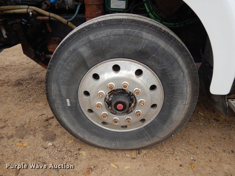 image for item JS9538 1999 Volvo WG  roll-off container truck