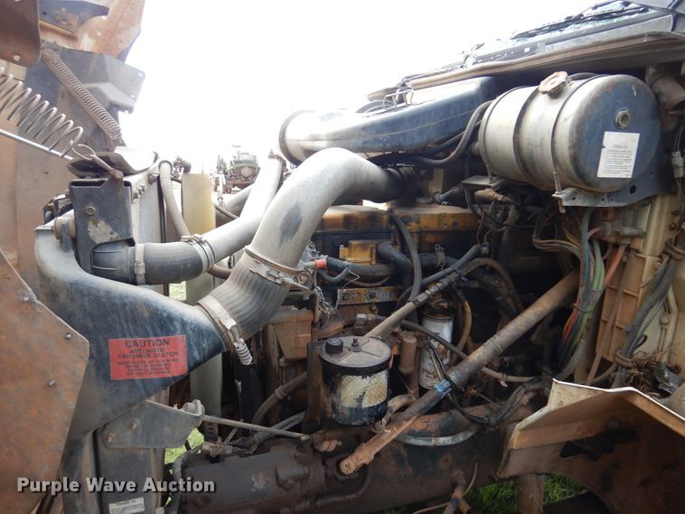 image for item JT9451 2001 International 9400i  truck cab and chassis