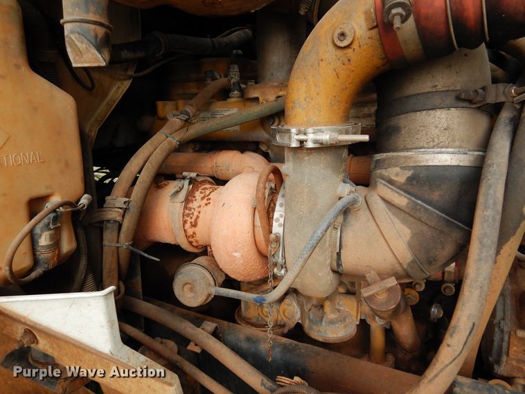 image for item JT9451 2001 International 9400i  truck cab and chassis