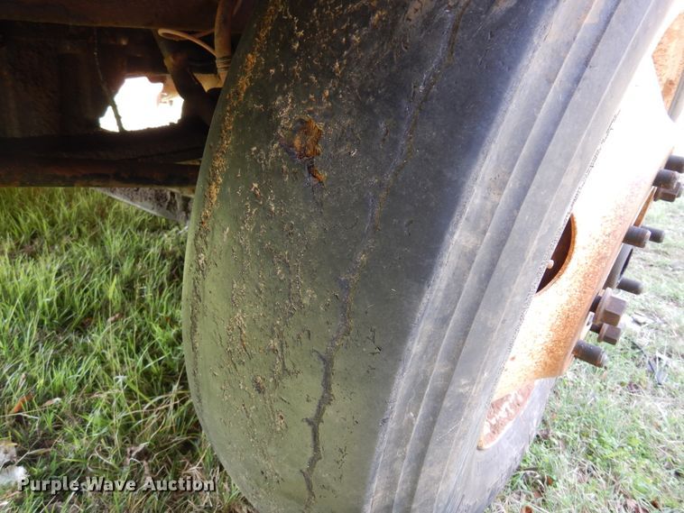 image for item JT9451 2001 International 9400i  truck cab and chassis