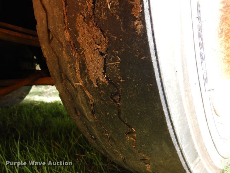 image for item JT9451 2001 International 9400i  truck cab and chassis