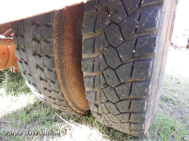 image for item JT9451 2001 International 9400i  truck cab and chassis