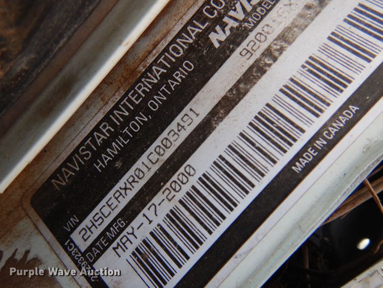 image for item JT9451 2001 International 9400i  truck cab and chassis