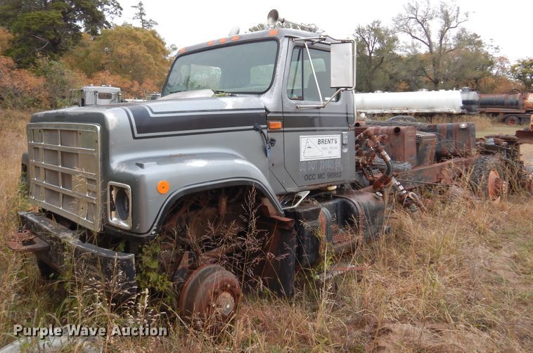 image for item JT9460 1978 International  truck cab and chassis